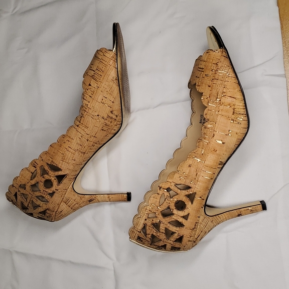 J. Renee Size 9 Cork & Gold Peep Toe Heel - Picture 3 of 6
